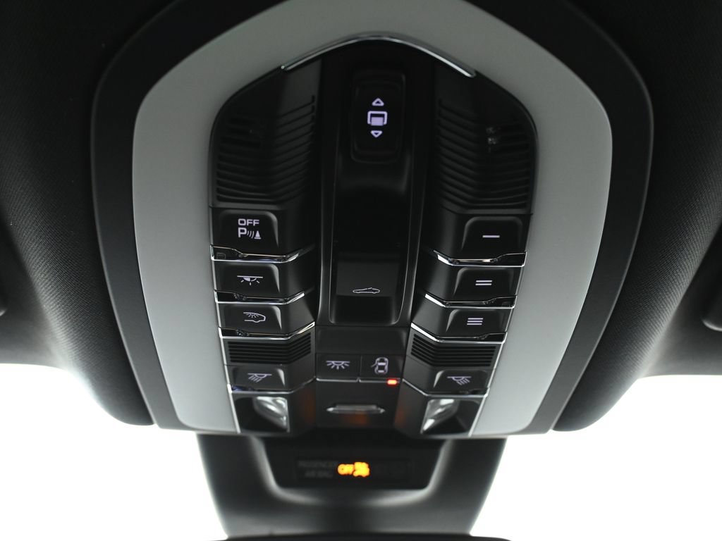 Used 2026 Porsche Macan AWD/4WD image 21