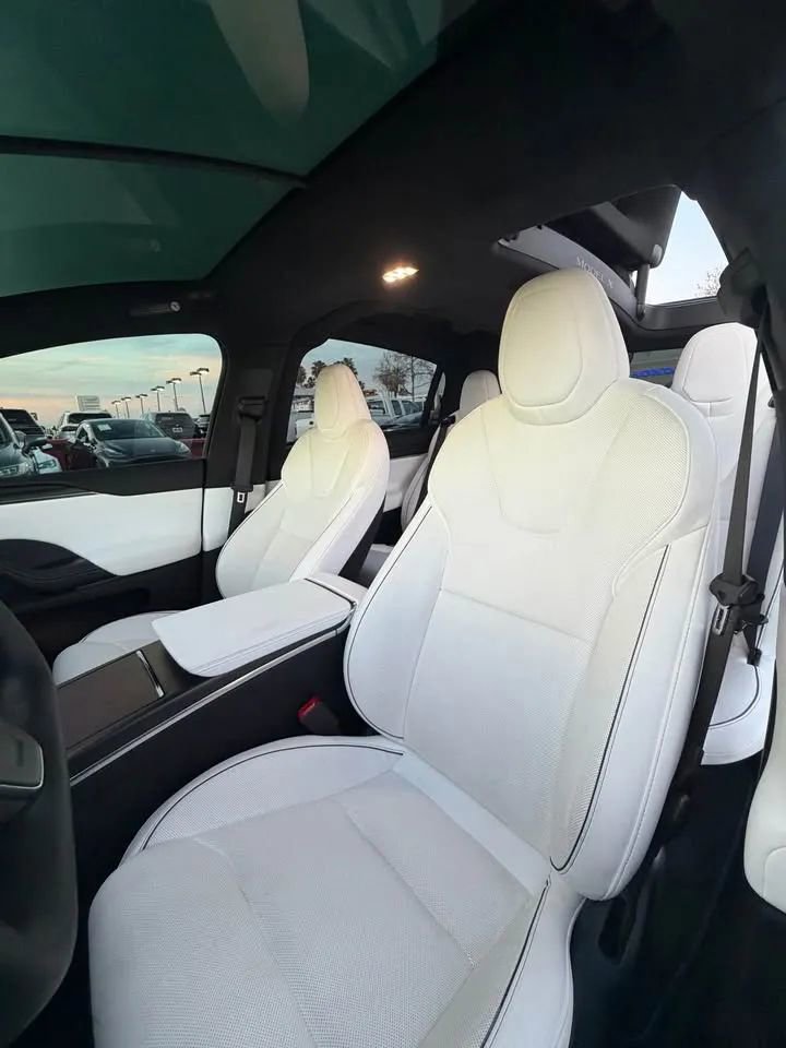 Used 2022 Tesla Model X Plaid image 7