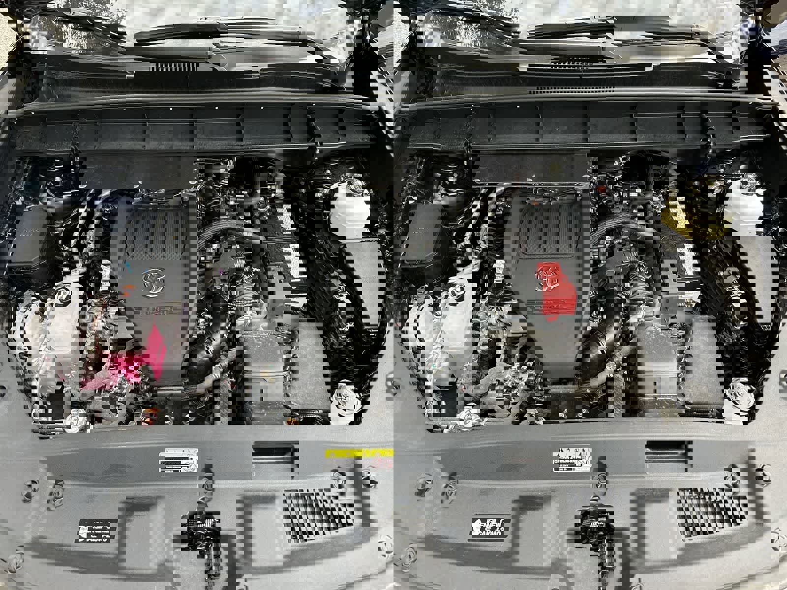 Used 2024 Toyota Highlander LE image 9