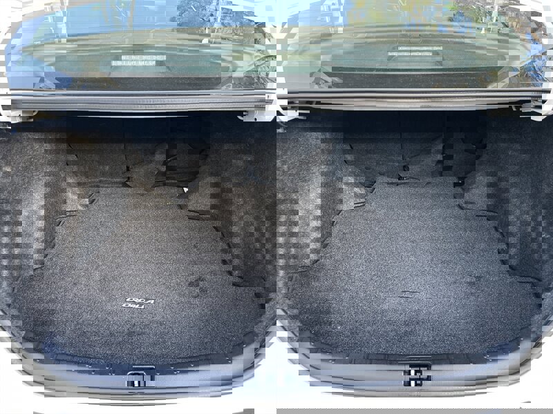 Used 2018 Toyota Corolla XLE w/ Carpet Mat Package (TMS) FWD image 32