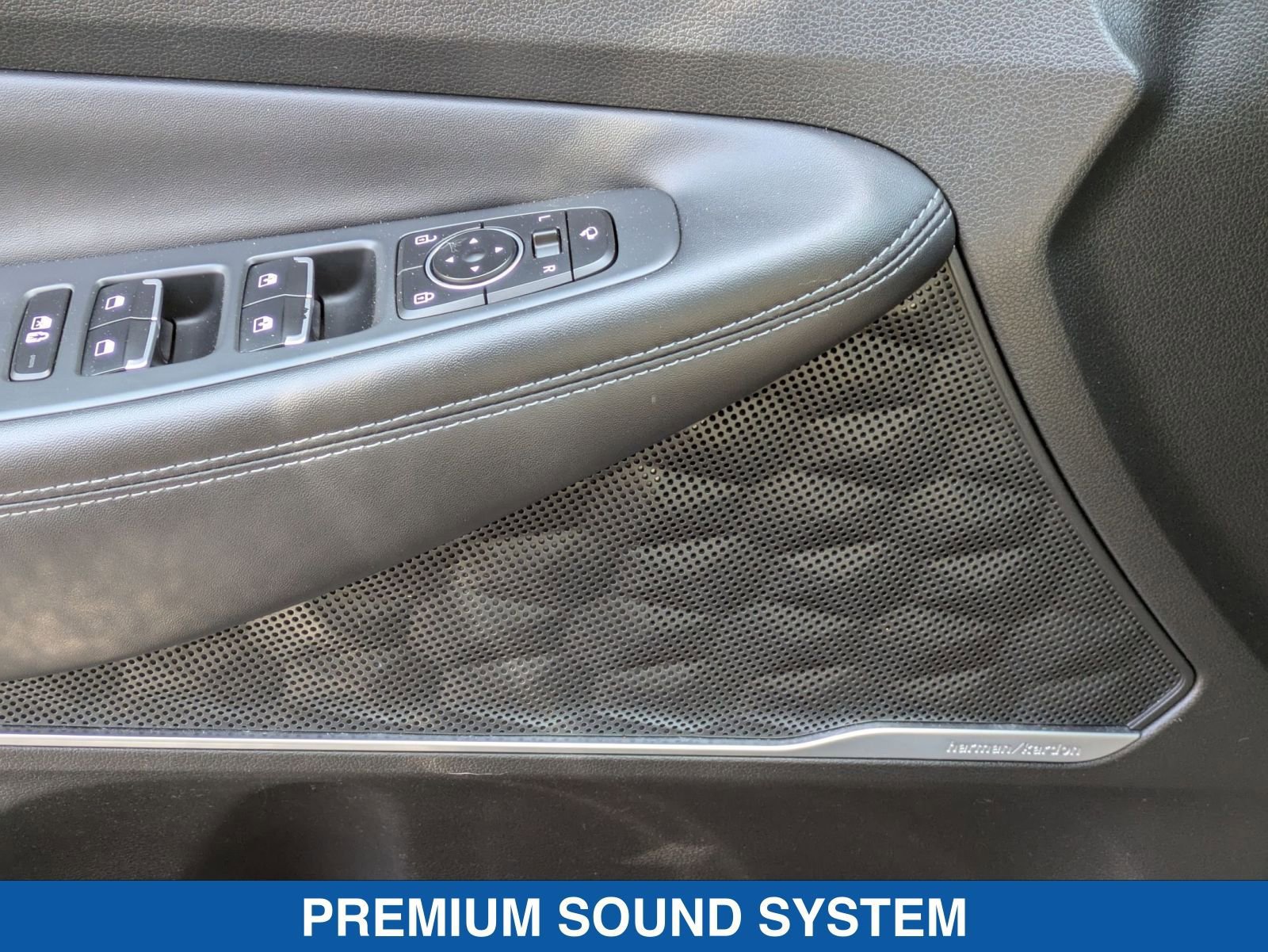 Used 2023 Hyundai Santa Fe Limited image 14