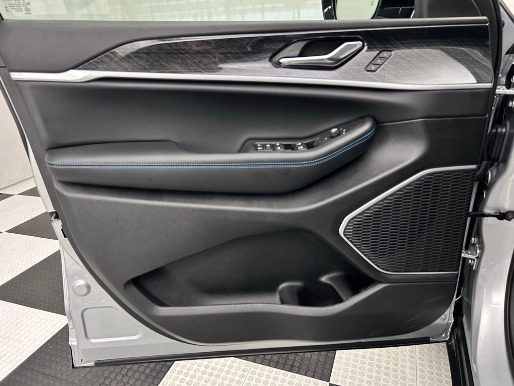 New 2025 Jeep Grand Cherokee Trailhawk w/ Advanced Protech Group II image 18