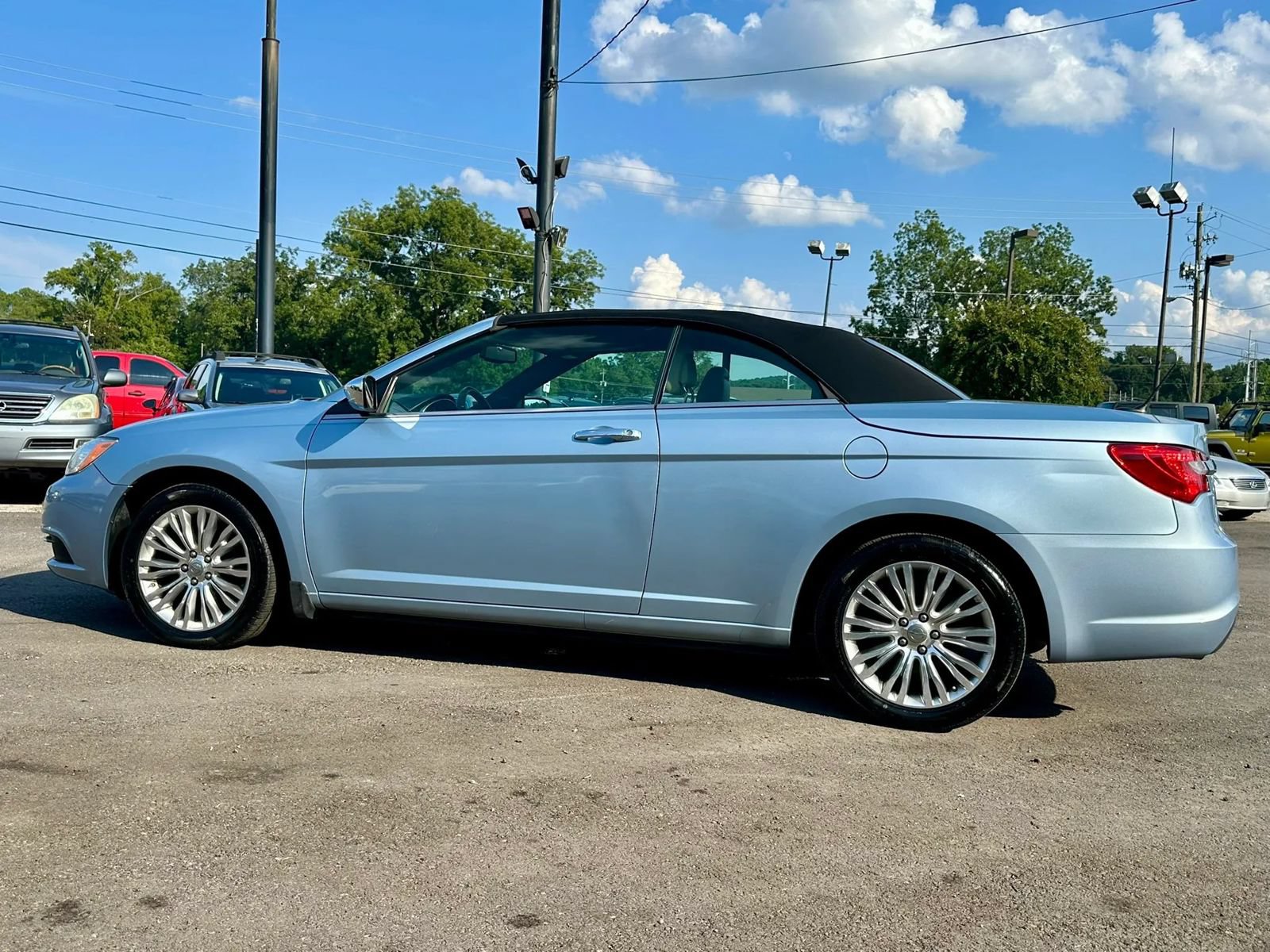 Used 2012 Chrysler 200 Limited FWD image 3