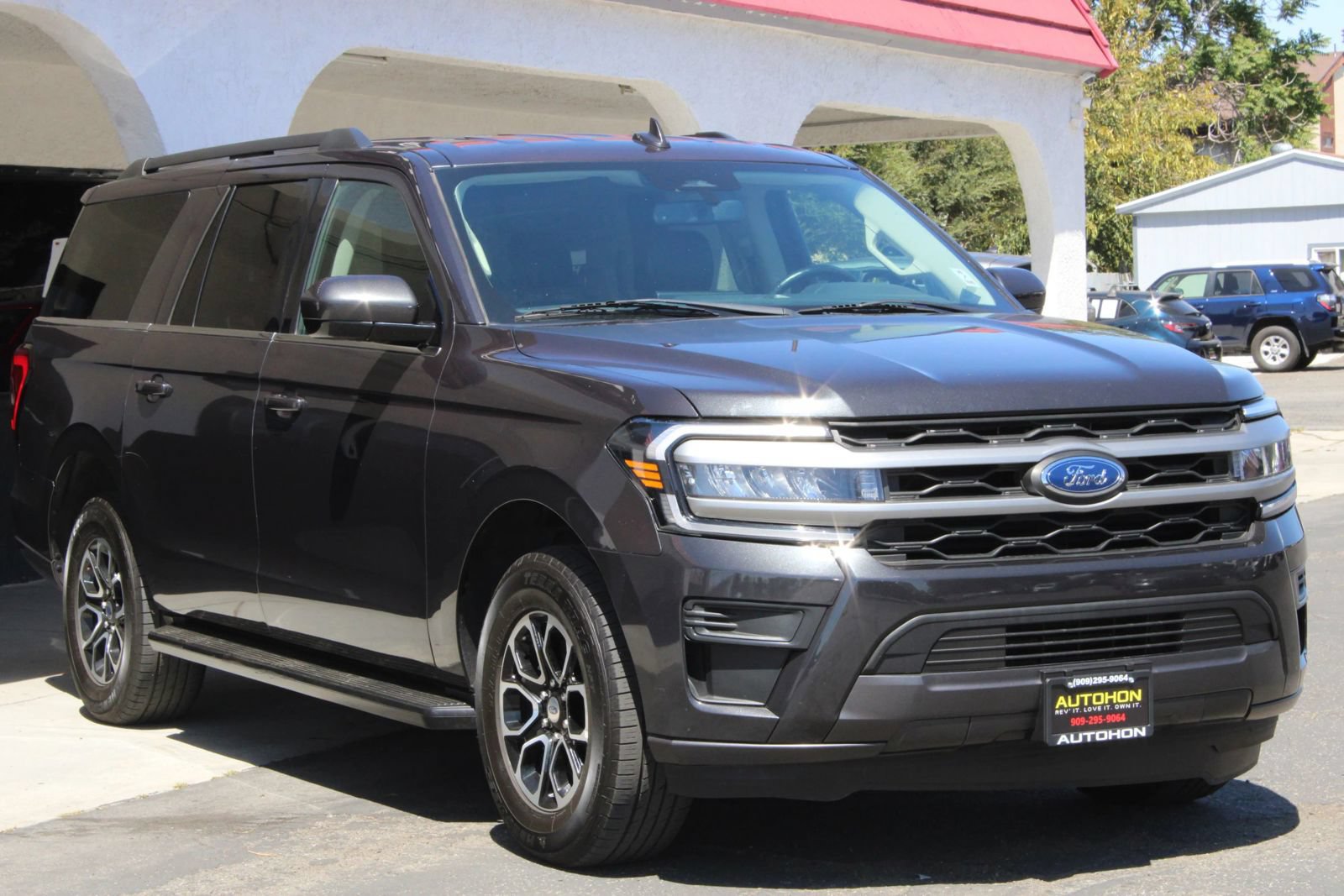 Used 2024 Ford Expedition Max XLT RWD image 3