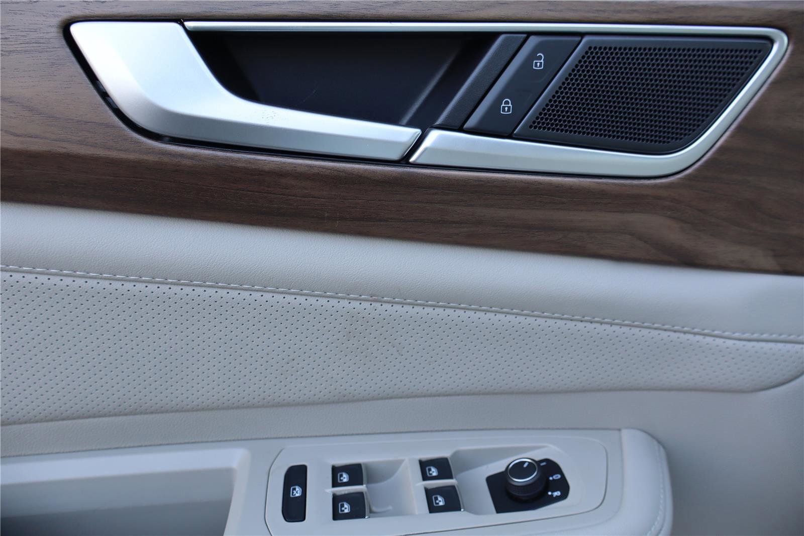 New 2026 Volkswagen Atlas SE image 12