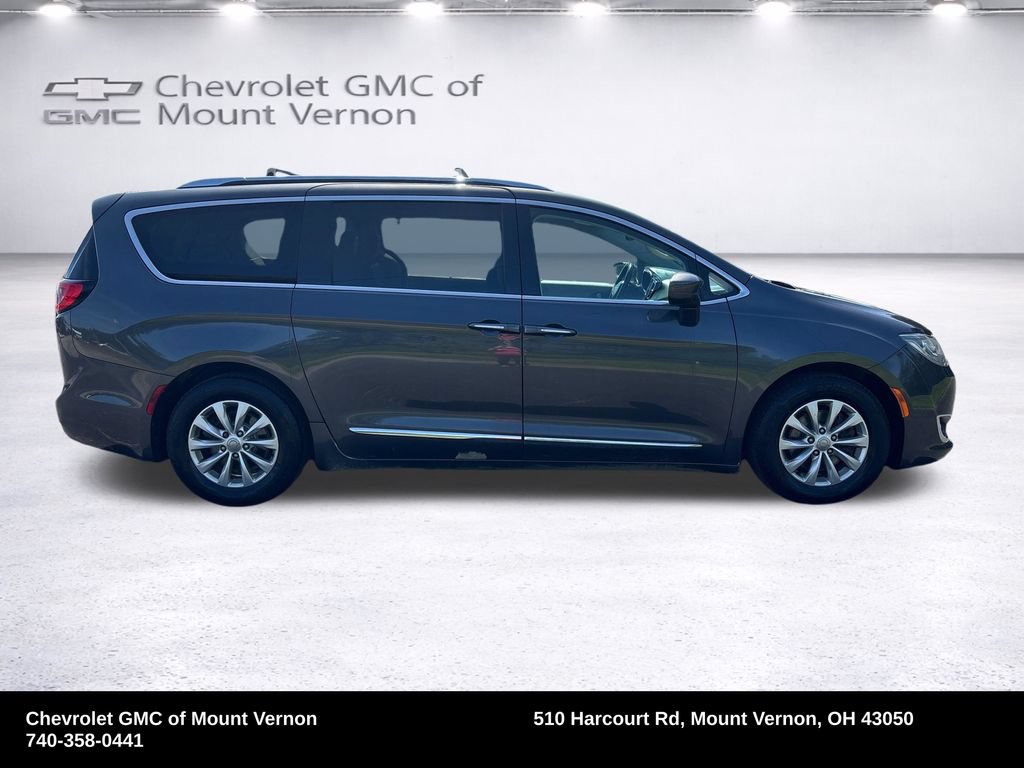 Used 2018 Chrysler Pacifica Touring-L Plus FWD image 7