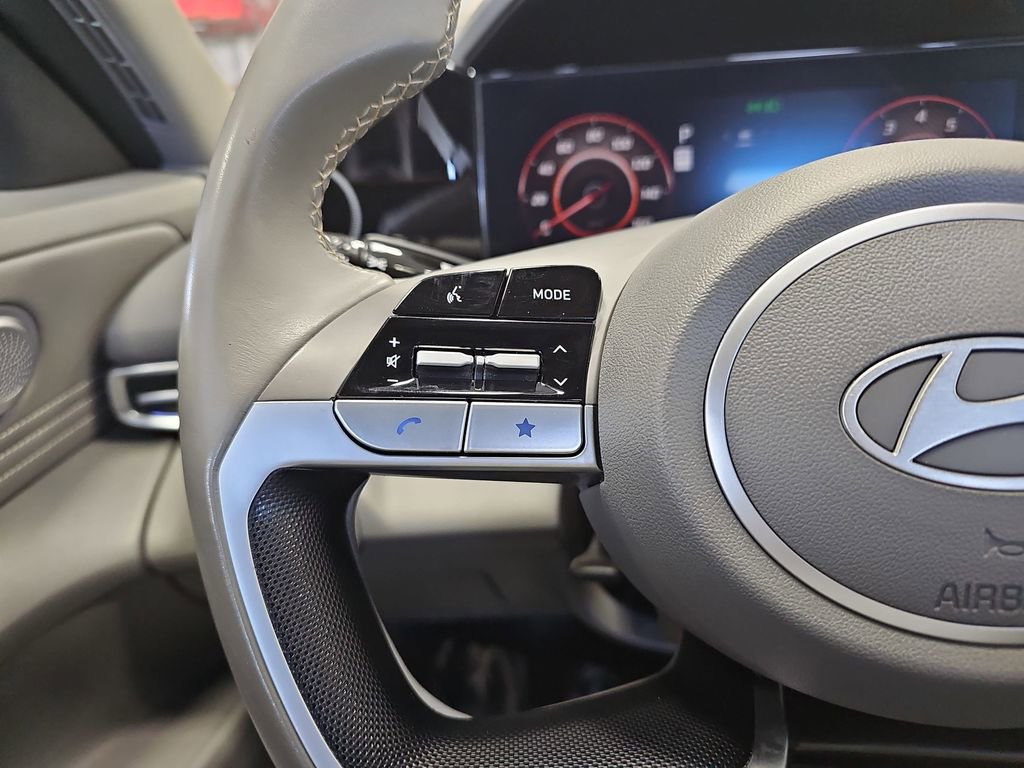 Used 2025 Hyundai Elantra SEL image 16