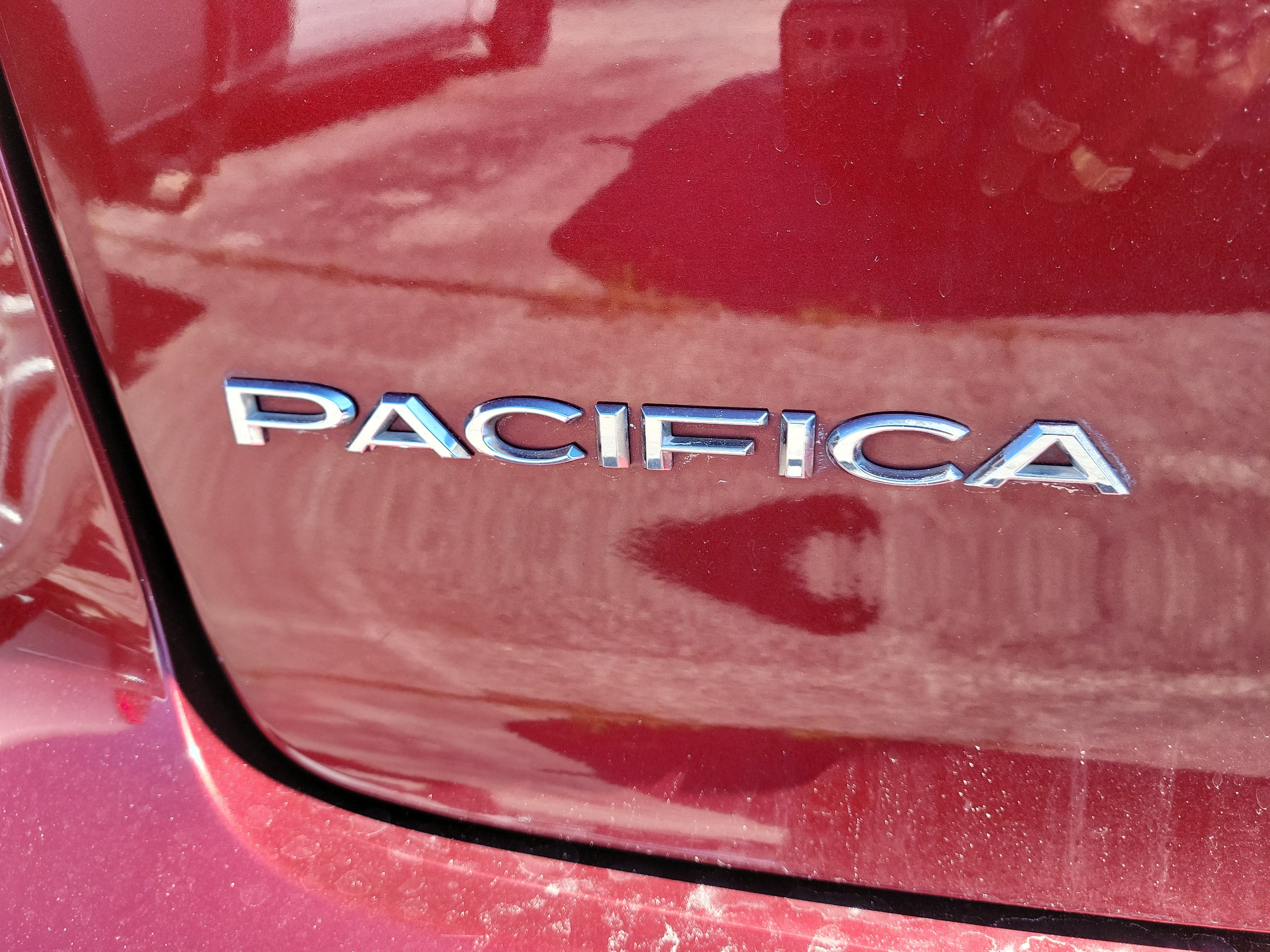 Used 2017 Chrysler Pacifica Touring-L Plus w/ Advanced Safetytec Group FWD image 7