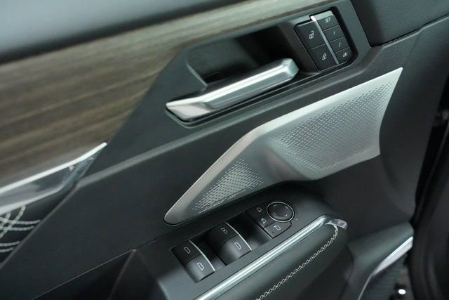 Used 2024 GMC Acadia Denali image 13