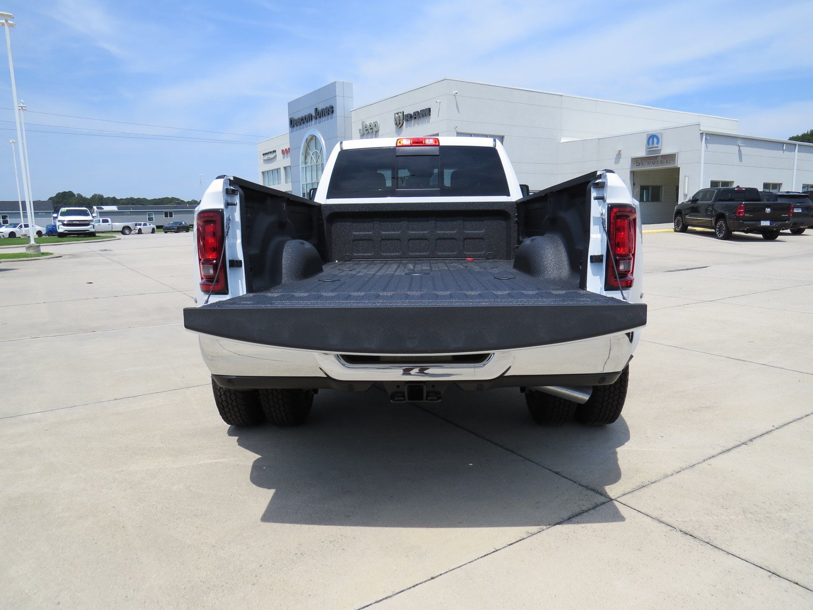 New 2026 RAM 3500 Tradesman AWD/4WD image 5