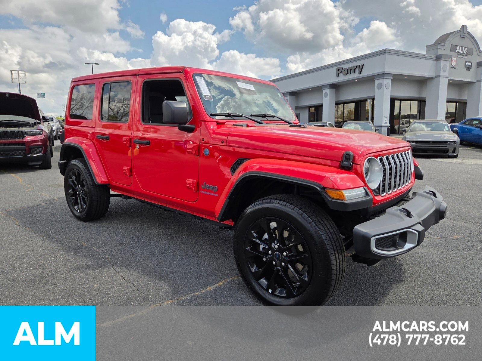 Used 2025 Jeep Wrangler Unlimited Sahara w/ Safety Group image 19