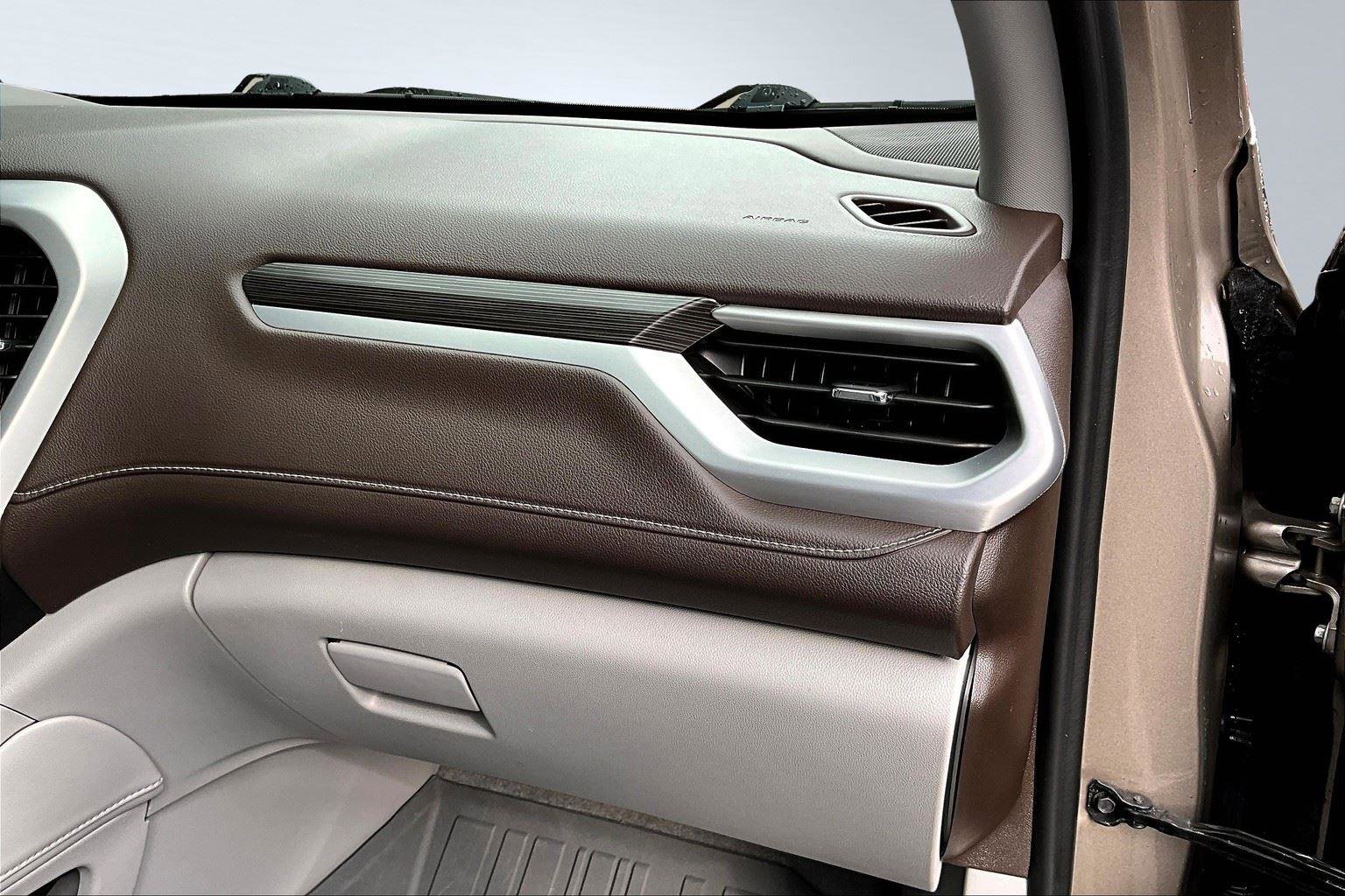 Used 2022 GMC Acadia SLT w/ Technology Package image 18