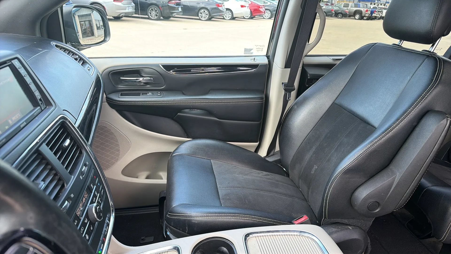 Used 2019 Dodge Grand Caravan SXT w/ Driver Convenience Group FWD image 60