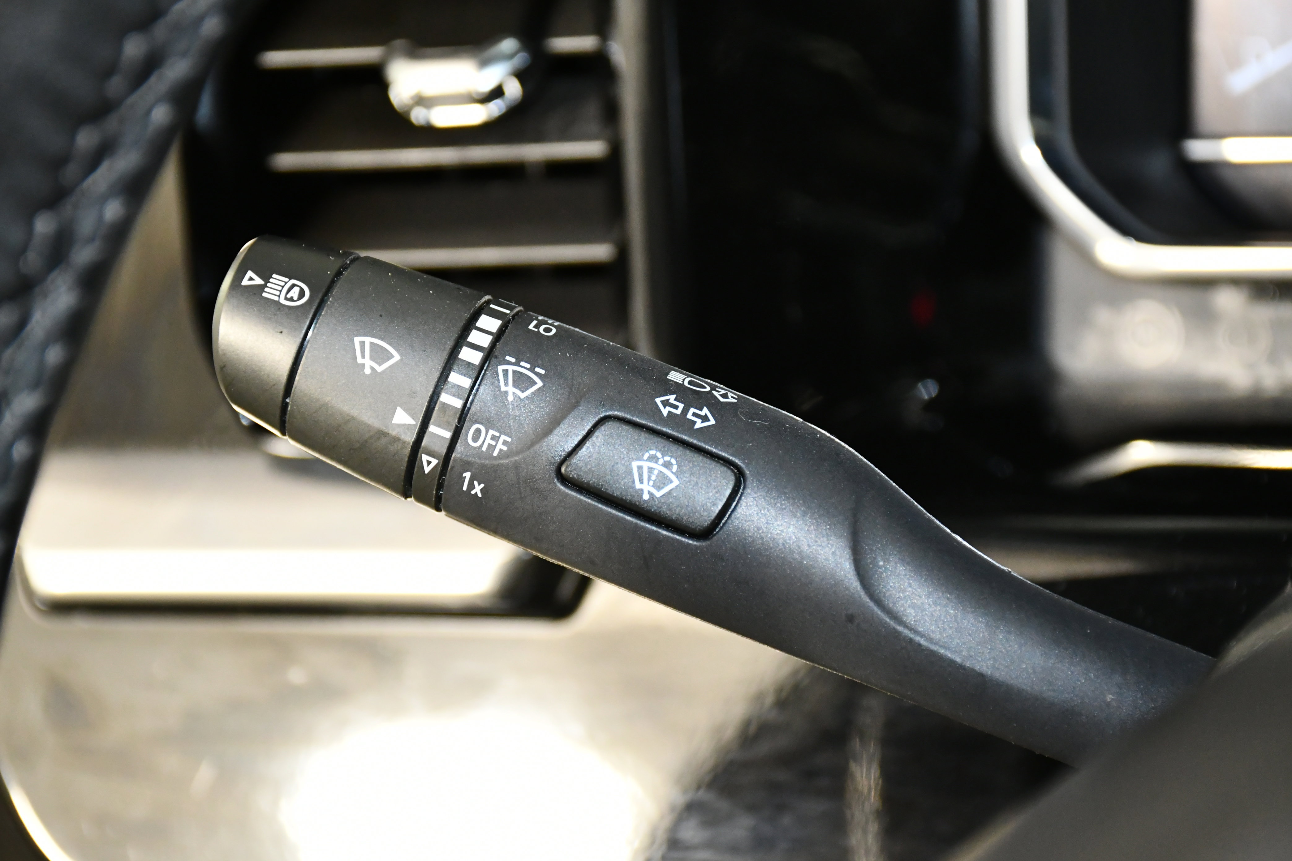 Used 2025 GMC Sierra 1500 SLT image 24