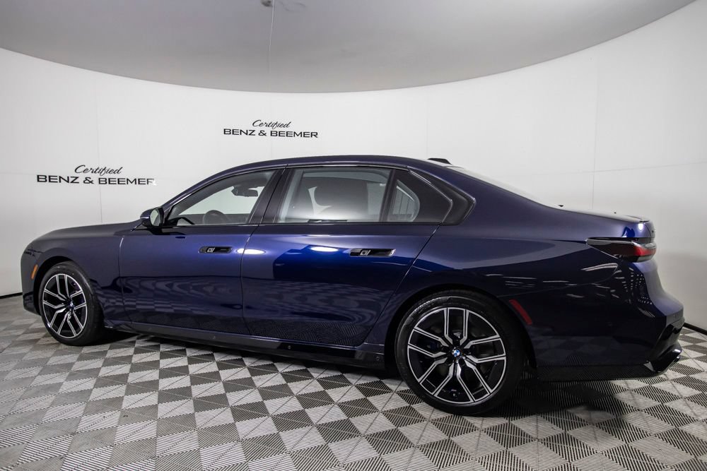 Used 2025 BMW 760i xDrive w/ Executive Package AWD/4WD image 11