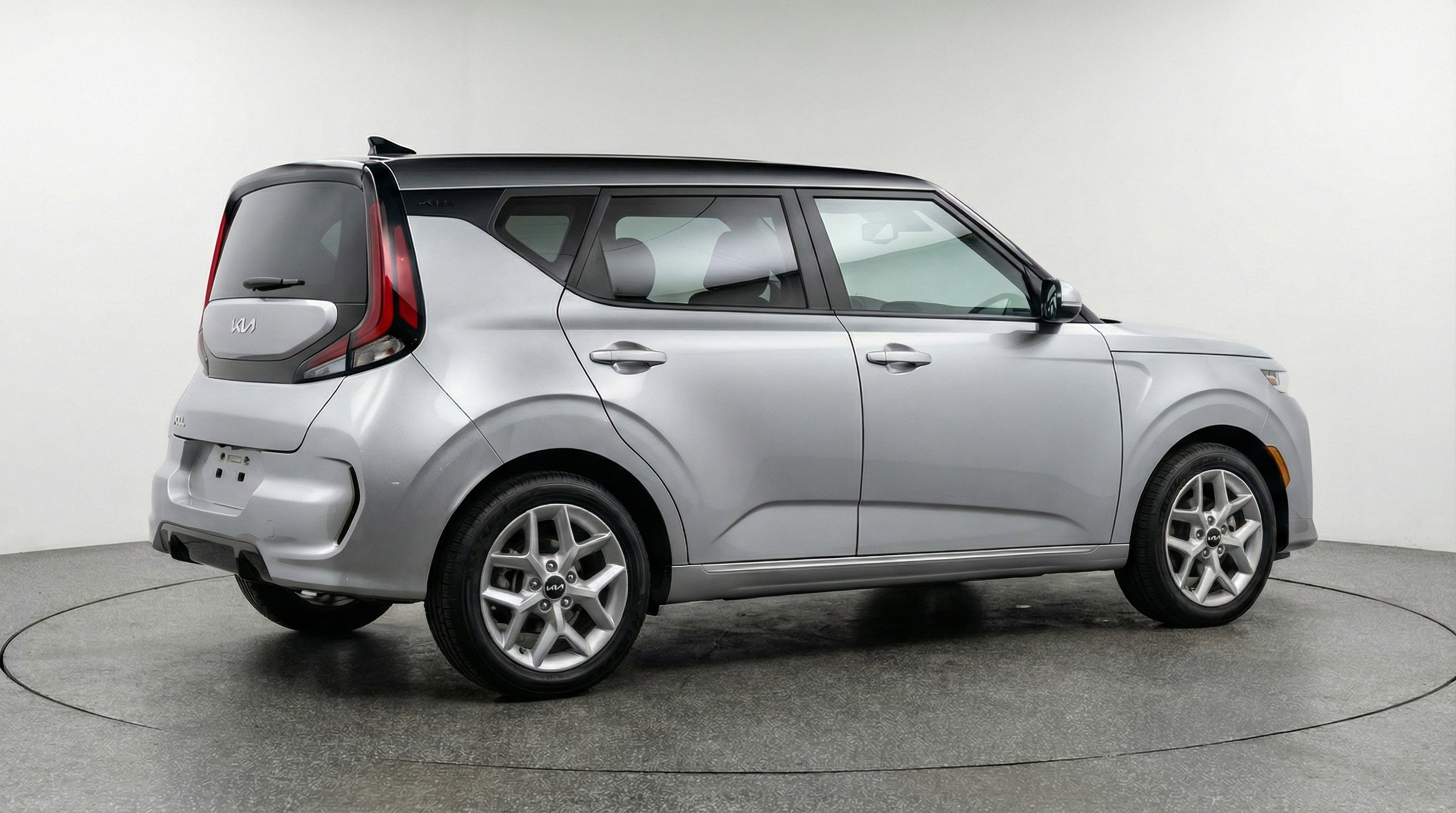 Used 2025 Kia Soul LX w/ LX Technology Package FWD image 9