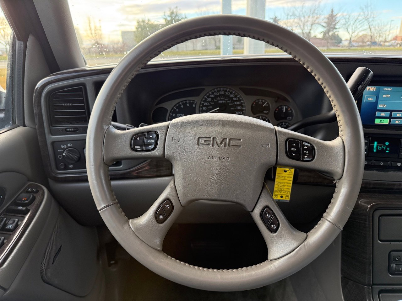 Used 2005 GMC Yukon XL Denali image 28