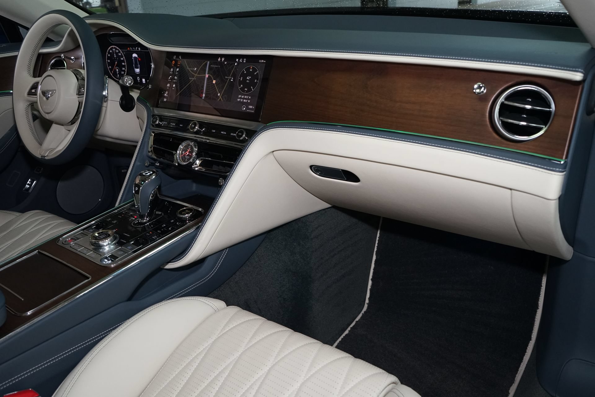 Used 2022 Bentley Flying Spur V8 AWD/4WD image 11