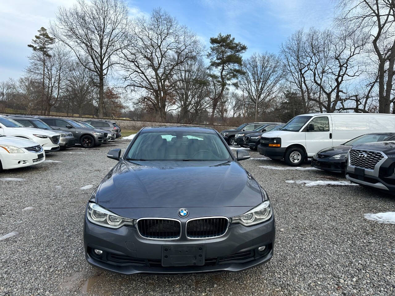 Used 2018 BMW 320i xDrive Sedan AWD/4WD image 2