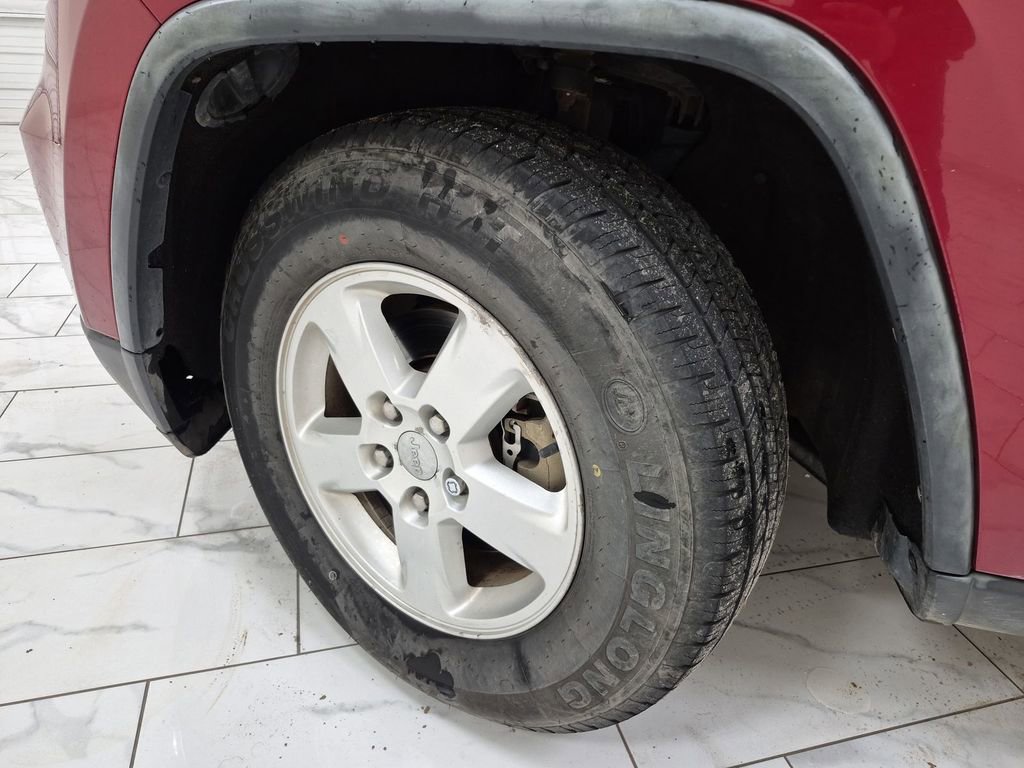 Used 2012 Jeep Grand Cherokee Laredo w/ Laredo E Group image 34