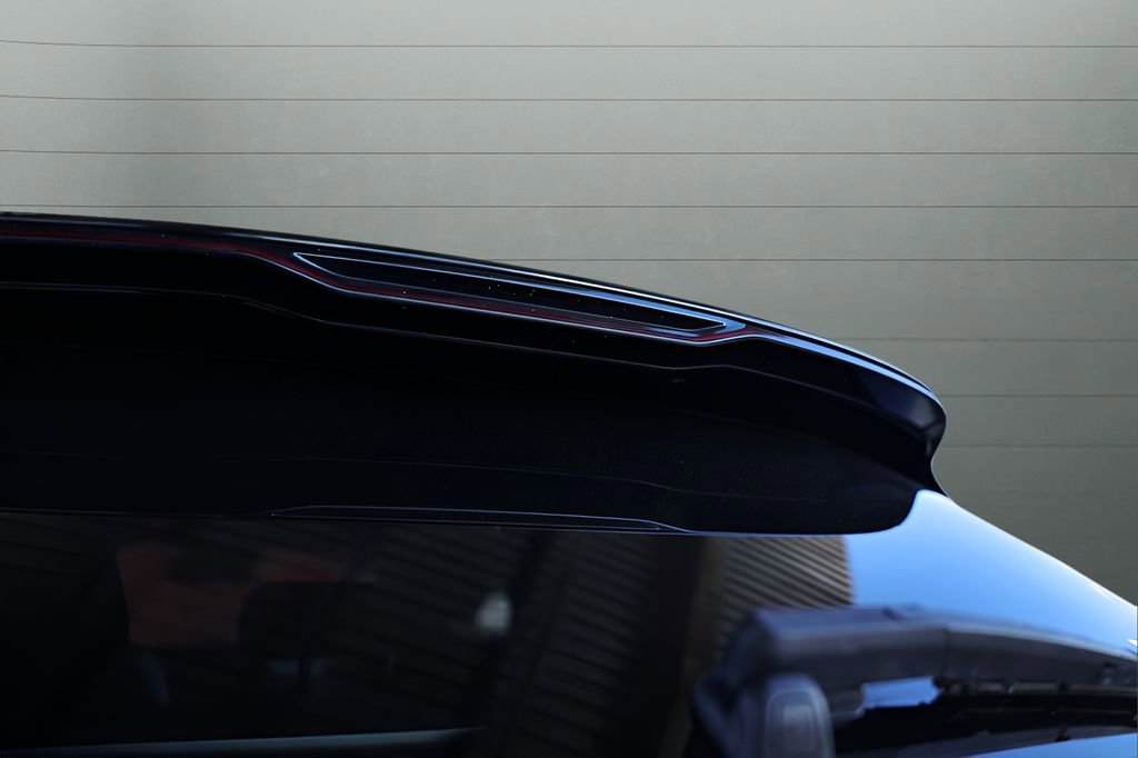 Used 2023 Genesis GV70 2.5T w/ Sport Prestige Package image 18