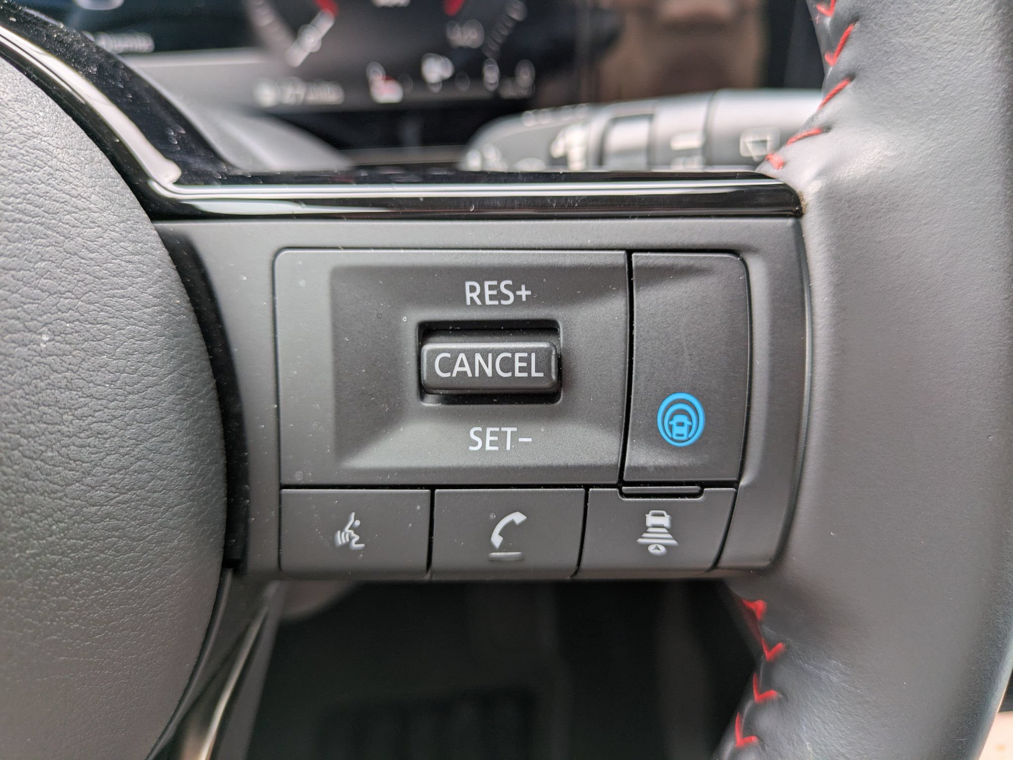 Used 2025 Nissan Kicks SR AWD/4WD image 25