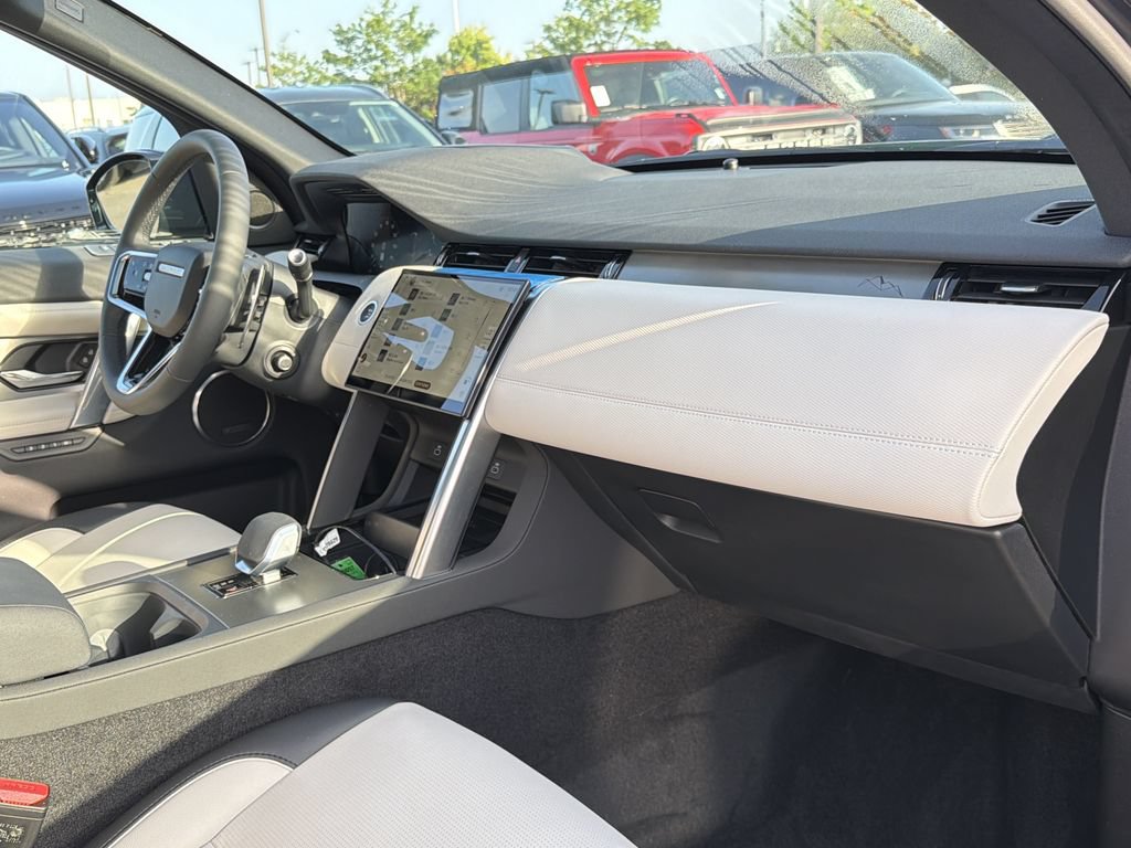 New 2026 Land Rover Discovery Sport Landmark AWD/4WD image 18