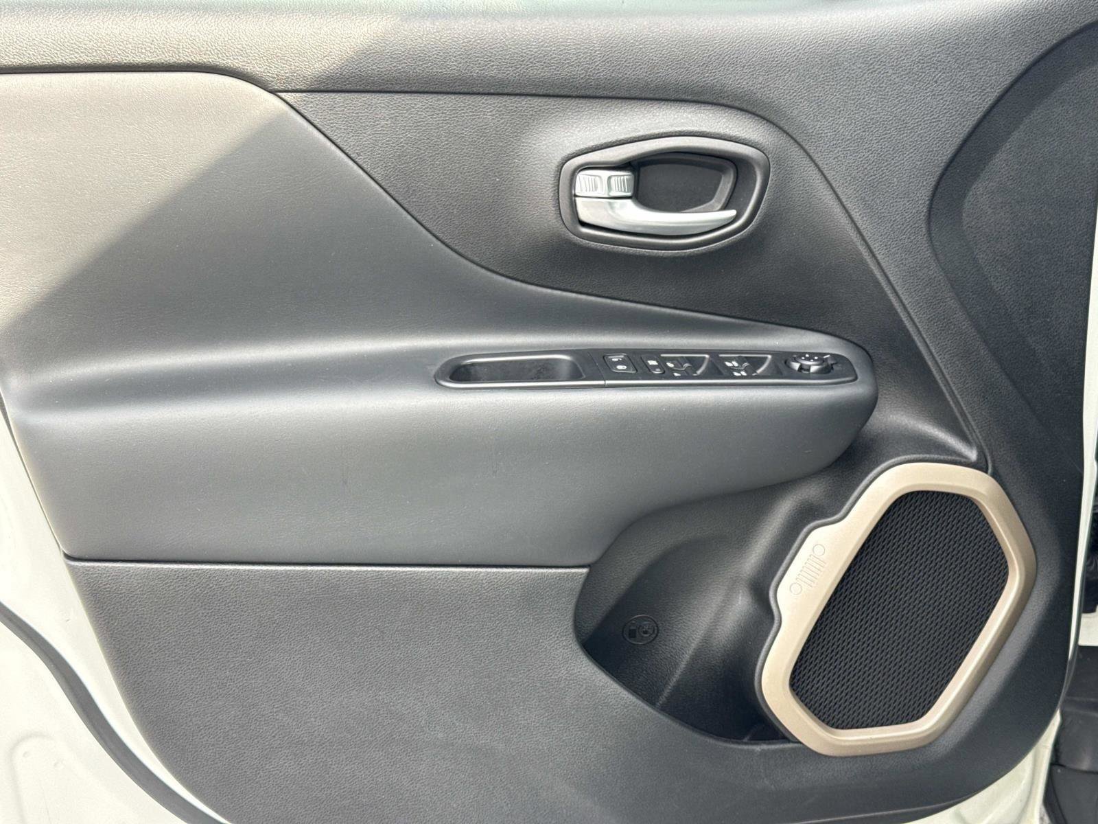 Used 2017 Jeep Renegade Limited image 18