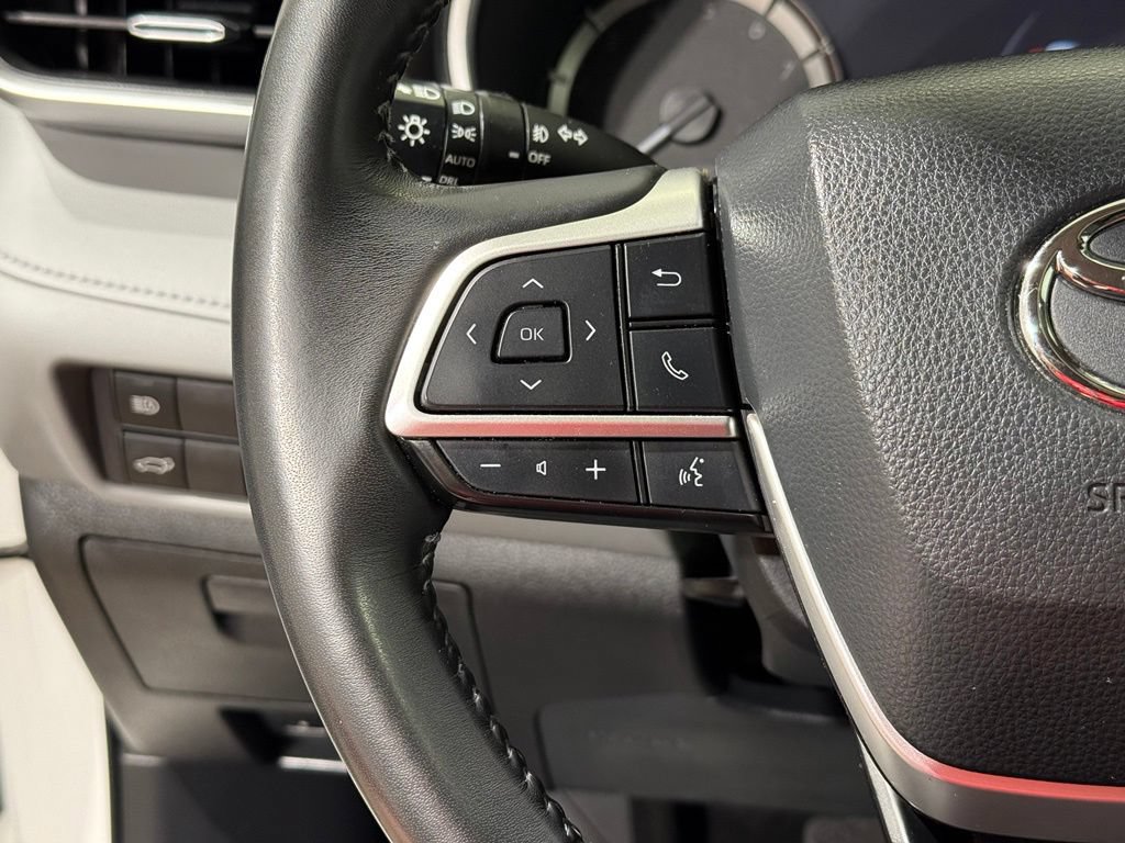 Used 2023 Toyota Highlander XLE AWD/4WD image 26