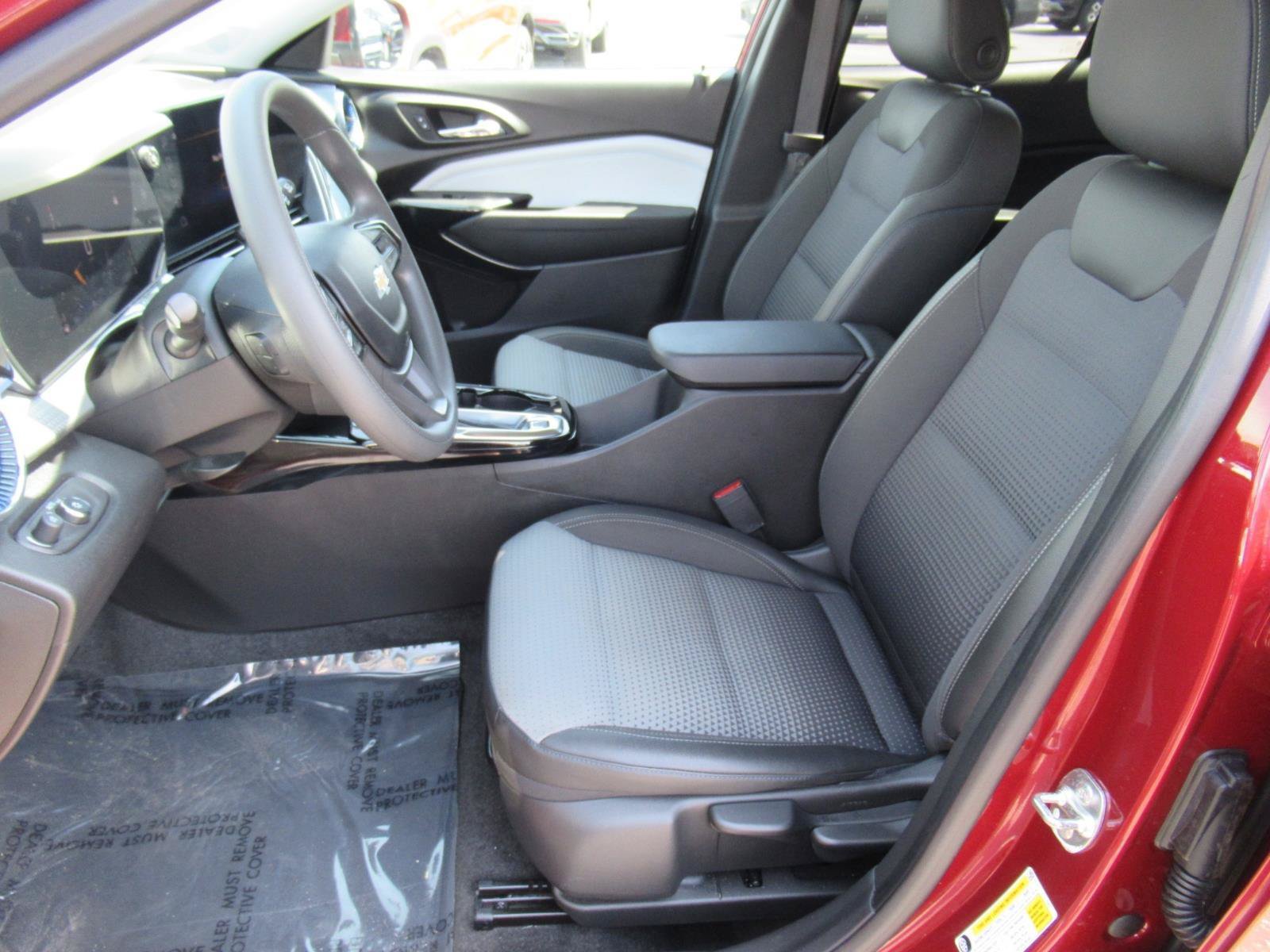 Certified 2024 Chevrolet Trax LT FWD image 16