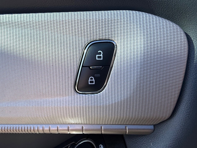 Used 2025 Ford Explorer Active image 12