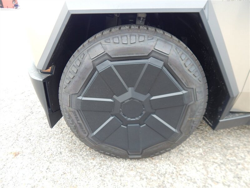 Used 2024 Tesla Cybertruck AWD Crew Cab image 11