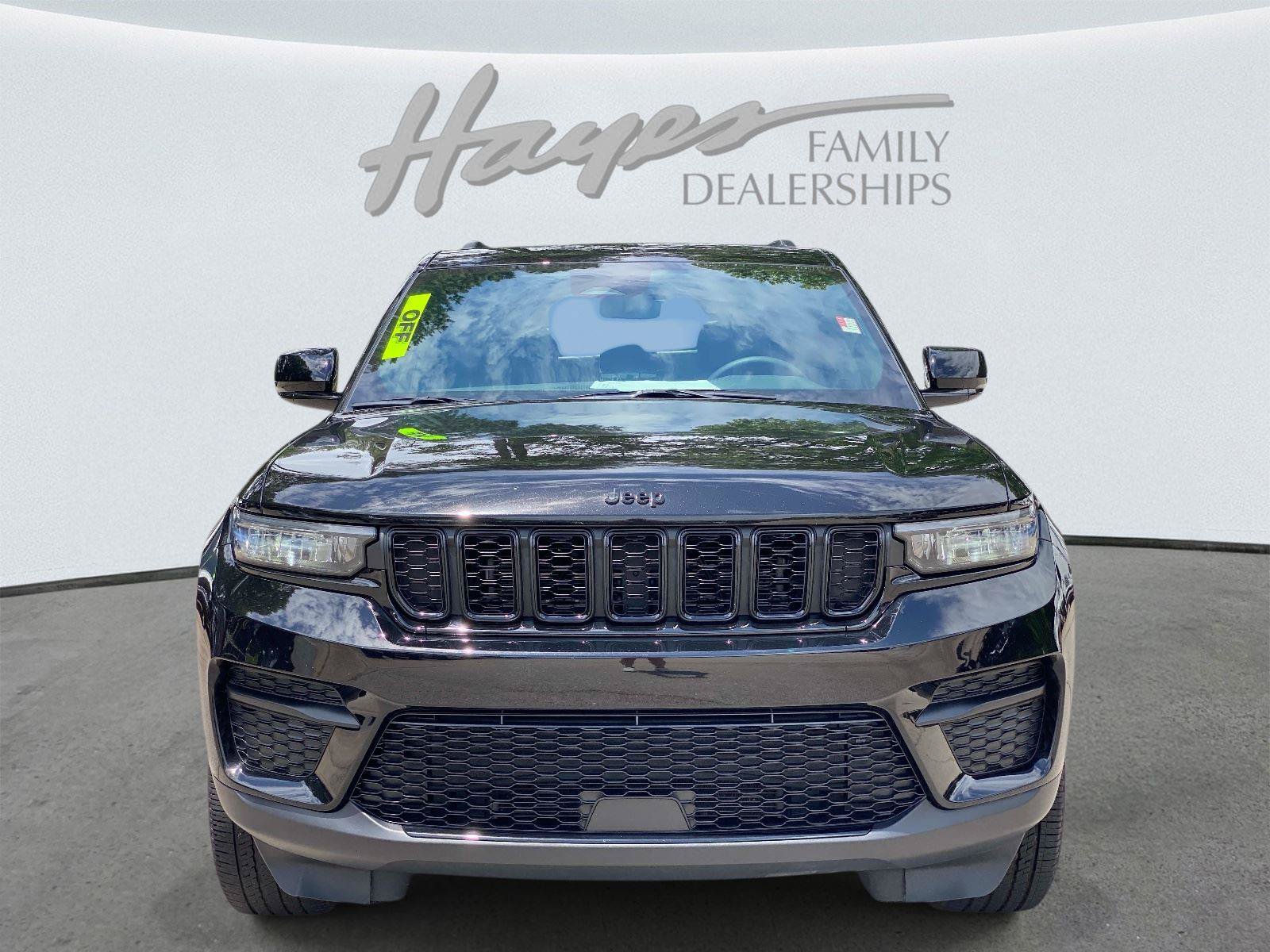 Used 2024 Jeep Grand Cherokee Altitude AWD/4WD image 9
