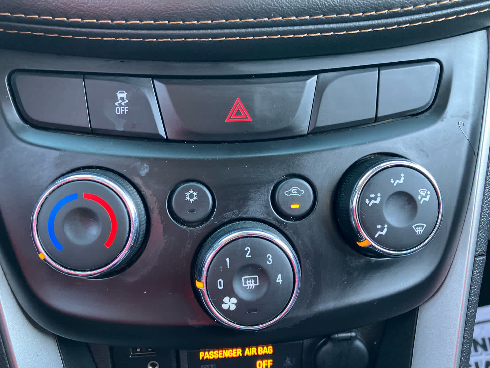 Used 2022 Chevrolet Trax LT w/ Sport Edition image 22