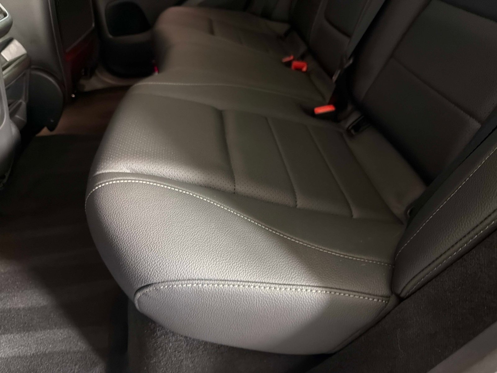 Used 2025 Mercedes-Benz GLE 450 4MATIC w/ Winter Package image 31