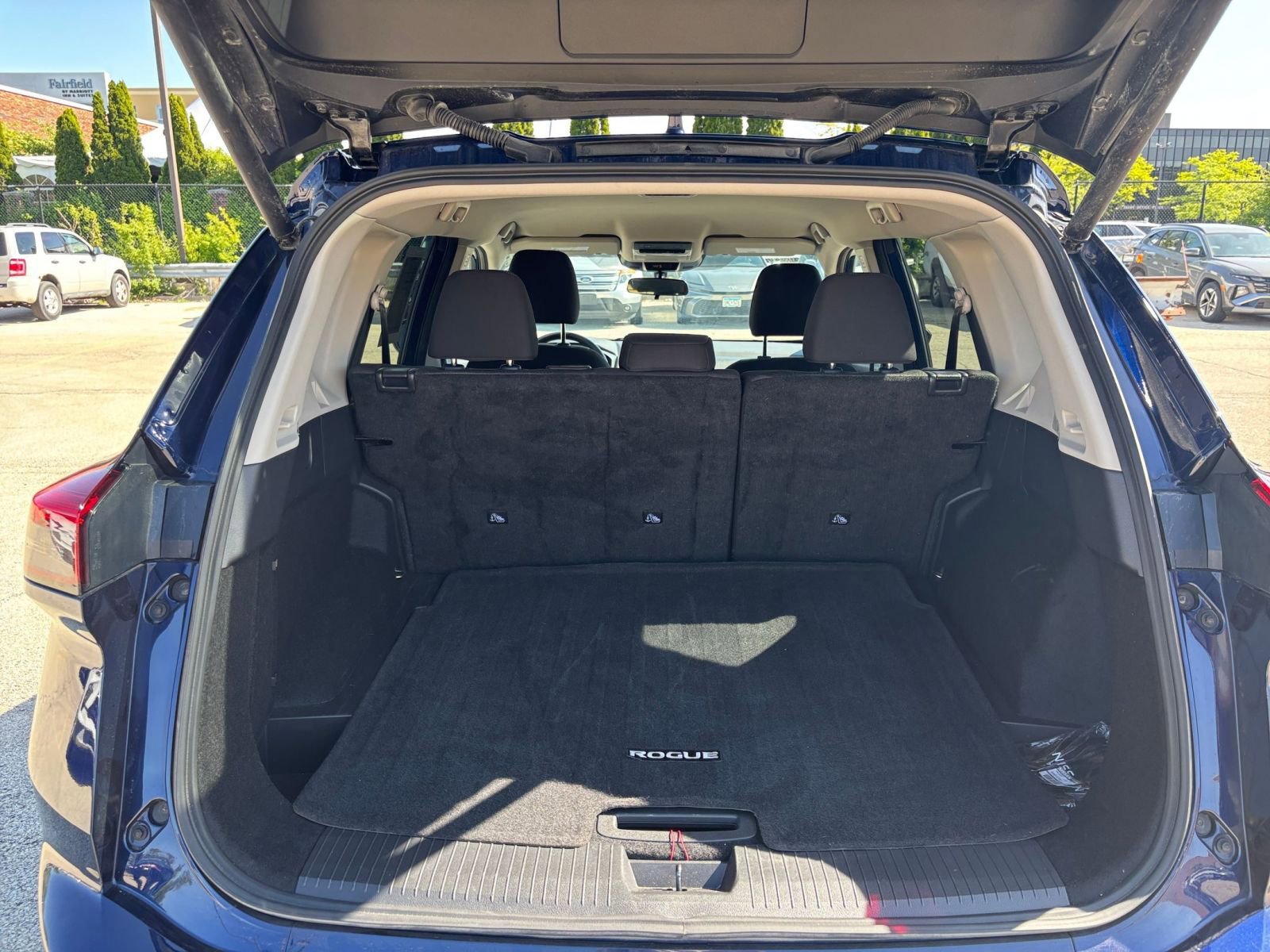 Used 2025 Nissan Rogue SV FWD image 33