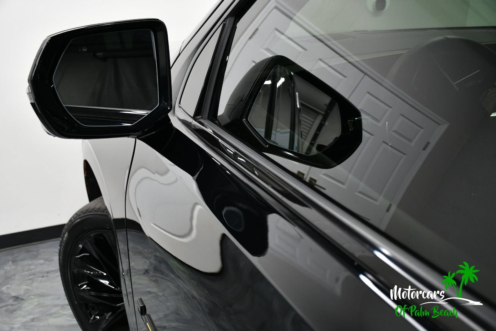 Used 2026 Cadillac Escalade ESV V w/ LPO, ONYX Package AWD/4WD image 6