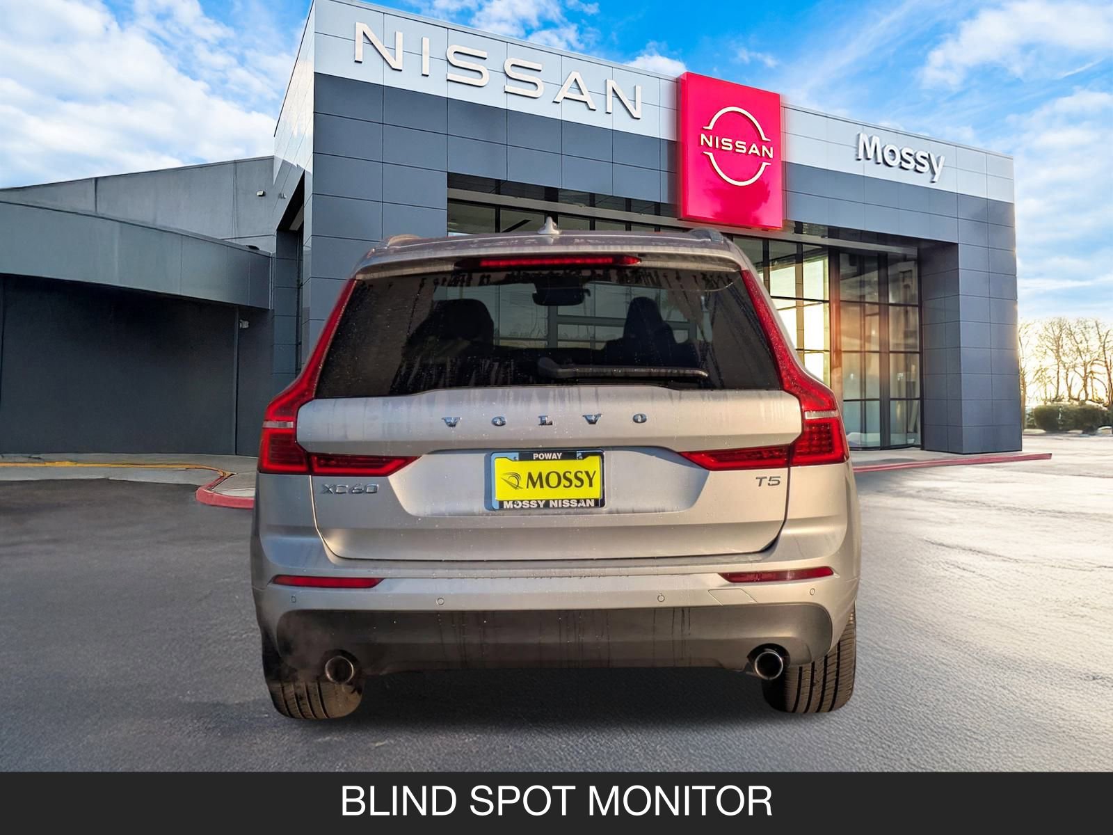 Used 2021 Volvo XC60 T5 Momentum image 9