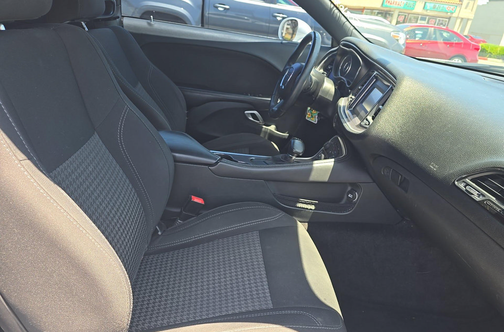 Used 2015 Dodge Challenger SXT RWD image 6