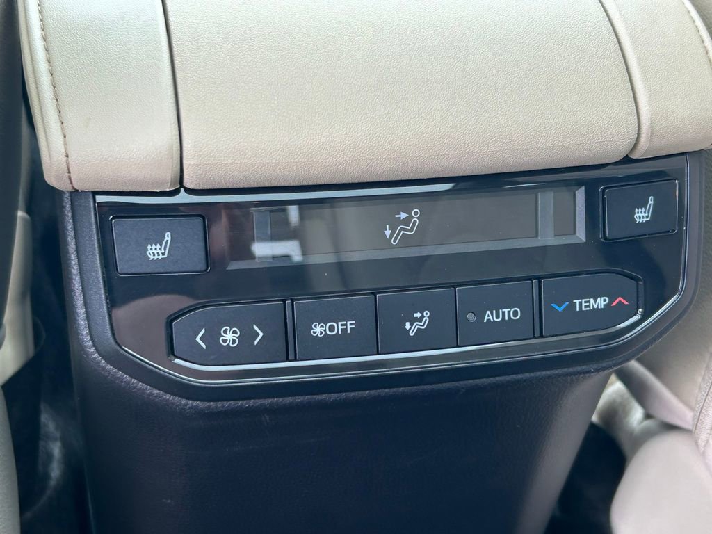 Used 2023 Toyota Highlander Platinum image 22