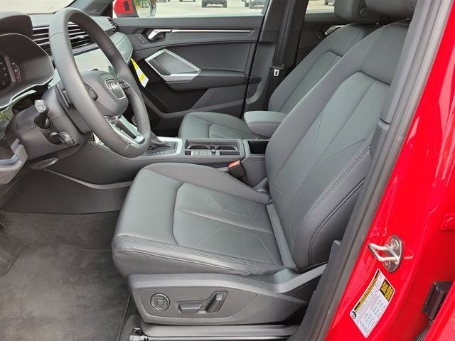 Used 2025 Audi Q3 2.0T Premium image 3