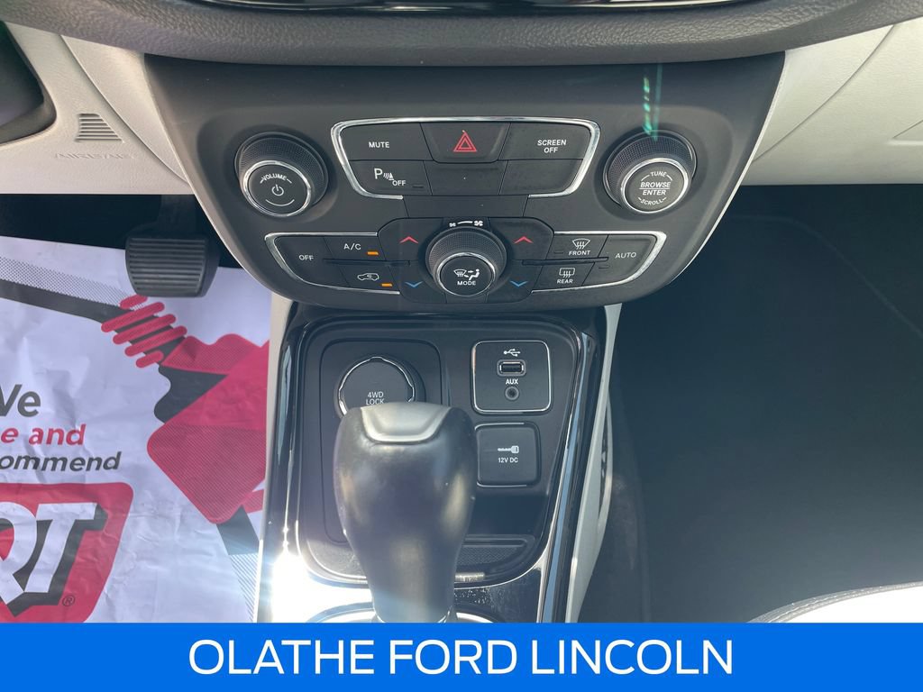Used 2017 Jeep Compass Limited w/ Navigation Group AWD/4WD image 23