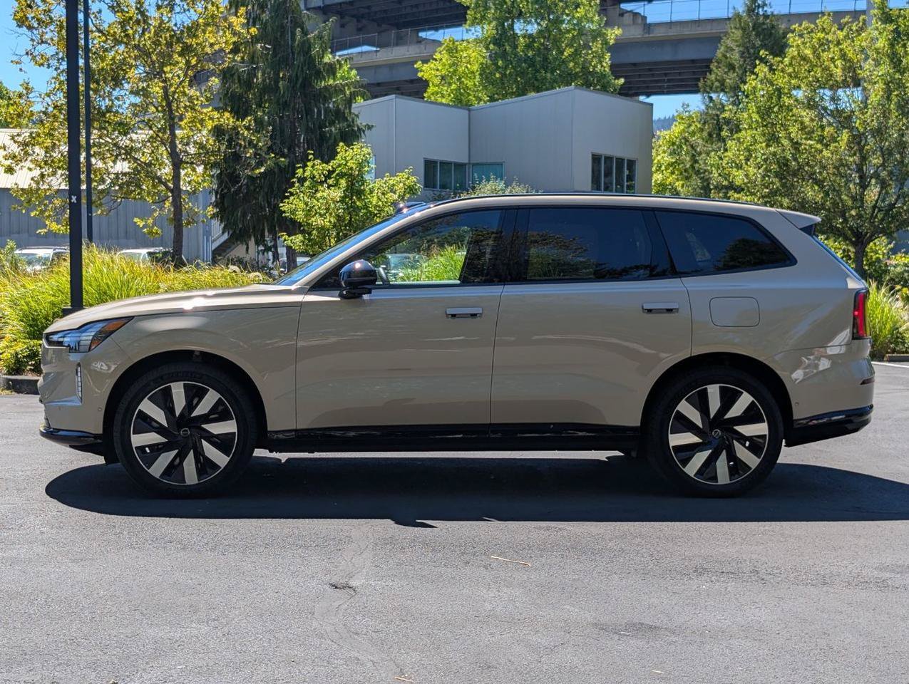 Used 2025 Volvo EX90 Ultra AWD/4WD image 4