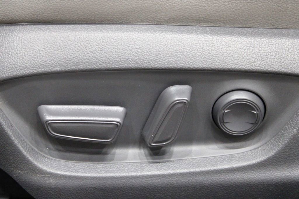 Used 2021 Toyota Camry XSE image 19