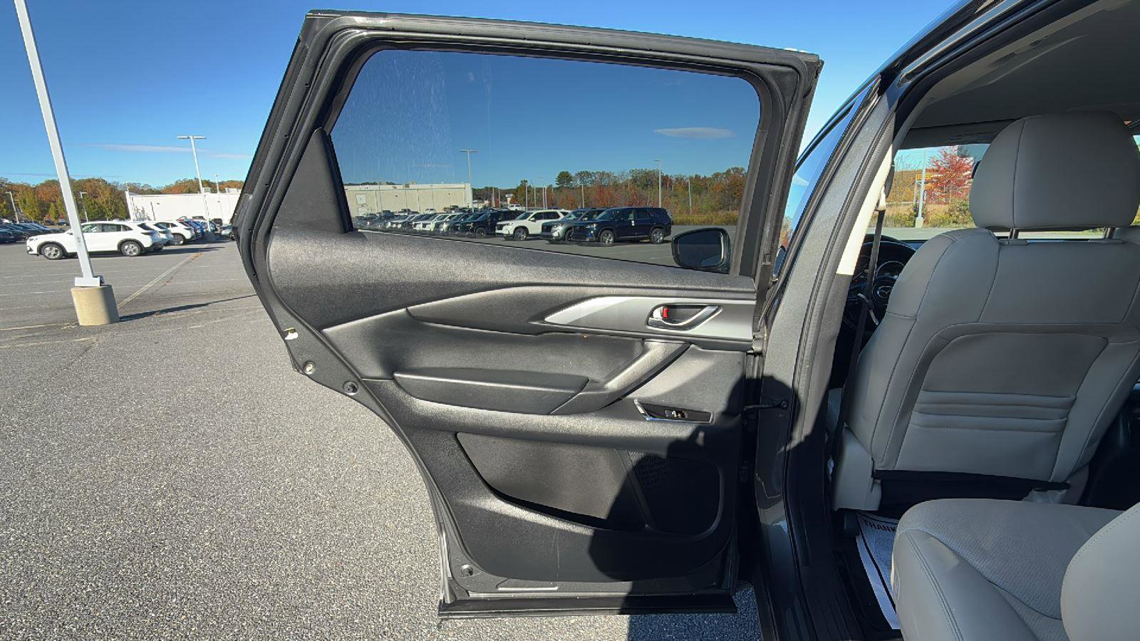 Used 2022 MAZDA CX-9 Touring image 24