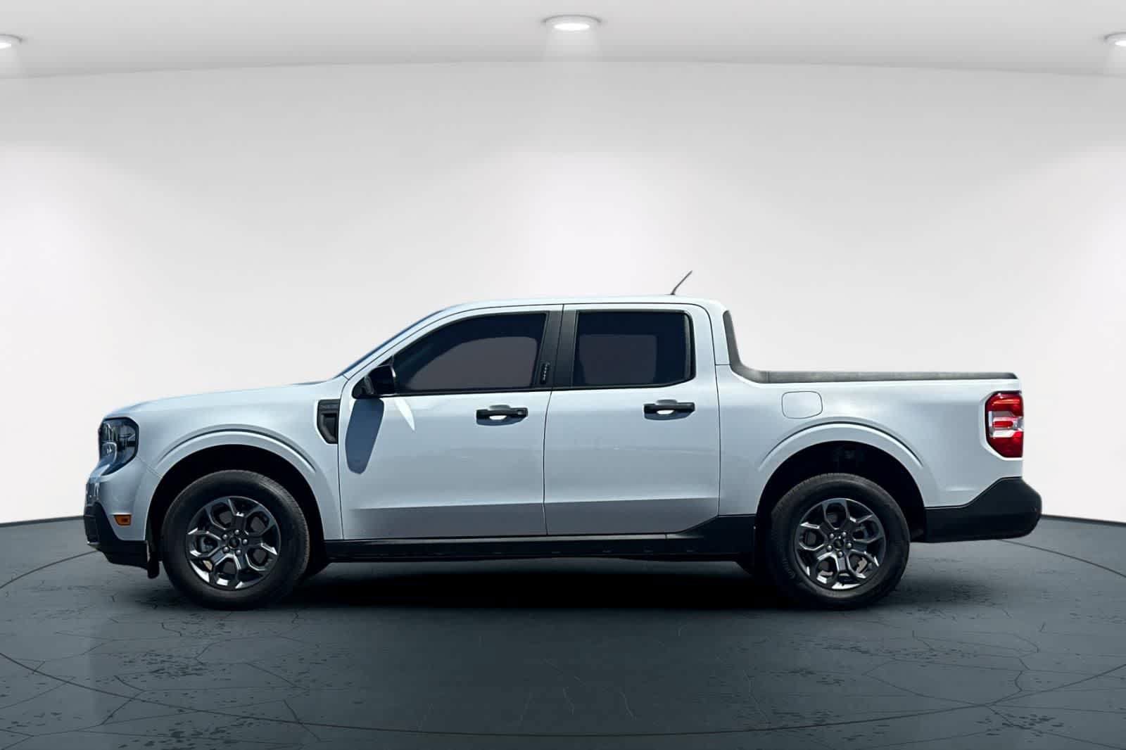 Used 2025 Ford Maverick XLT w/ Equipment Group 301A AWD/4WD image 9