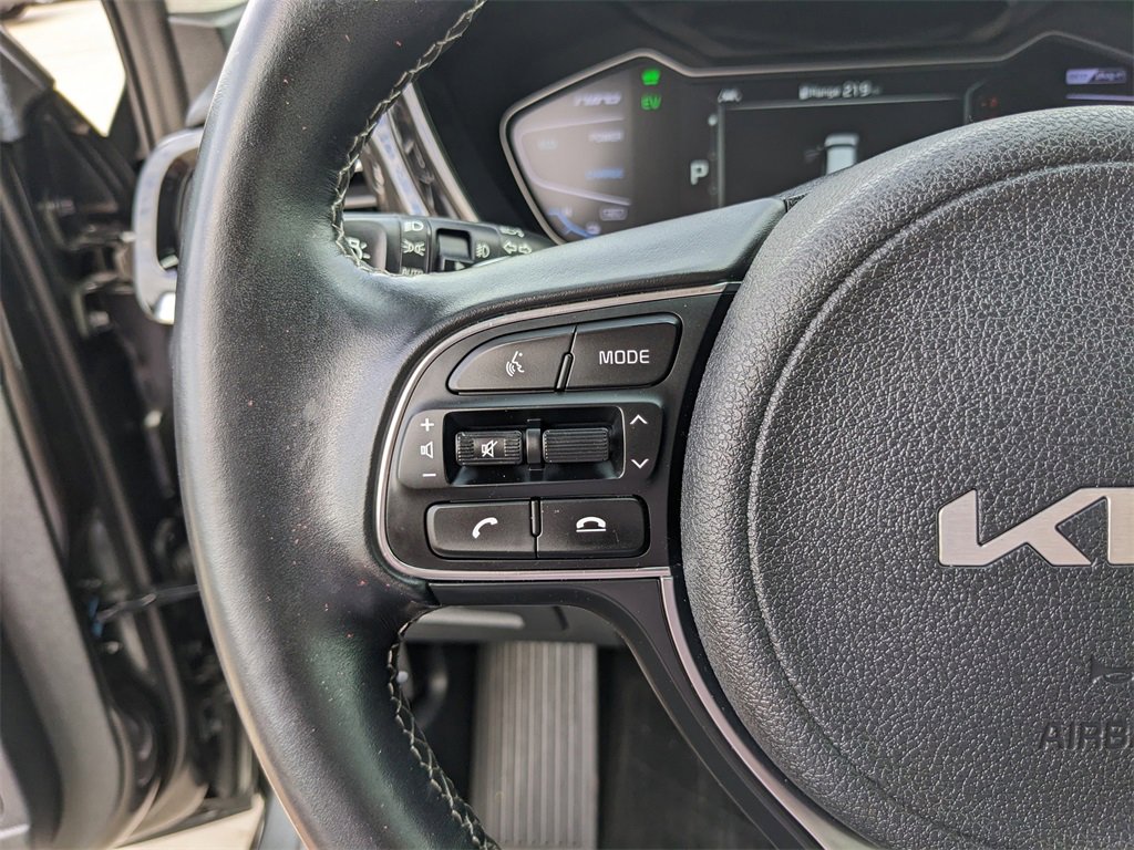 Certified 2022 Kia Niro EX image 32