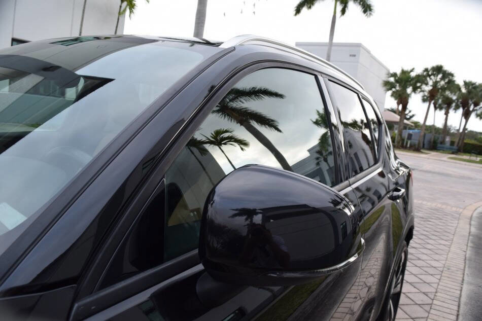 Used 2020 Volvo XC40 T5 Momentum w/ Protection Package Premier image 33