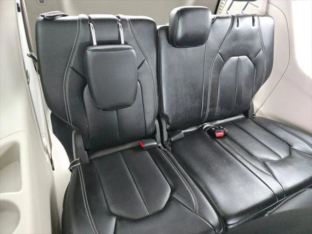 Certified 2024 Chrysler Pacifica Select image 9