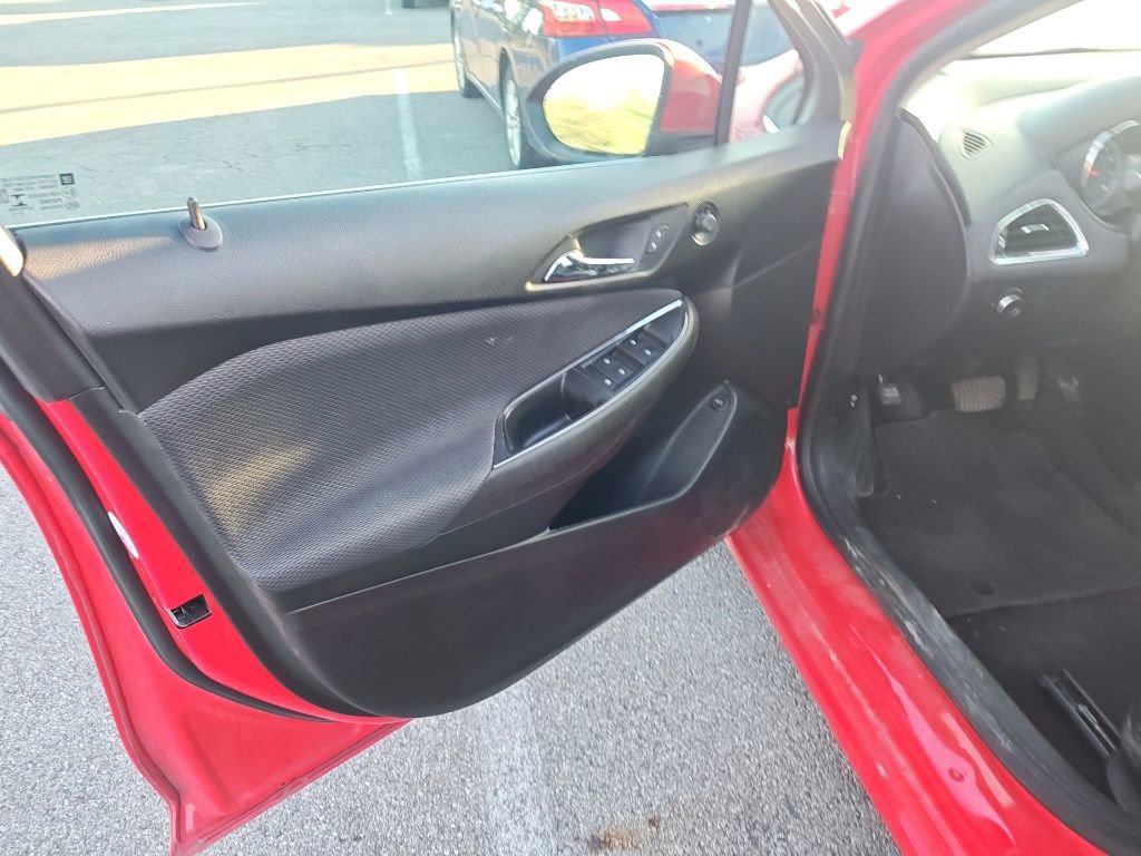 Used 2018 Chevrolet Cruze LT w/ Convenience Package FWD image 5